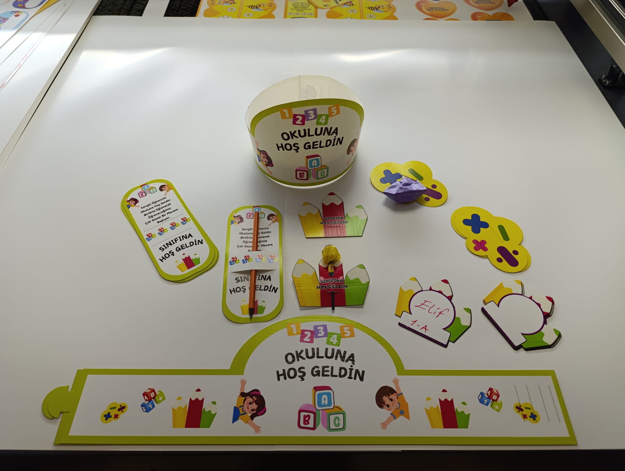 OKULUNA / SINIFINA HOŞ GELDİN ÖĞRENCİ TACI VE HEDİYE KARTI SETİ(5 PARÇA) 12'Lİ 05 OKULUNA / SINIFINA HOŞ GELDİN ÖĞRENCİ TACI VE HEDİYE KARTI SETİ(5 PARÇA) 12'Lİ 05